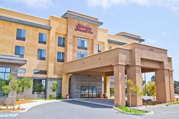 Hampton Inn By Hilton And Suites Salinas image 1